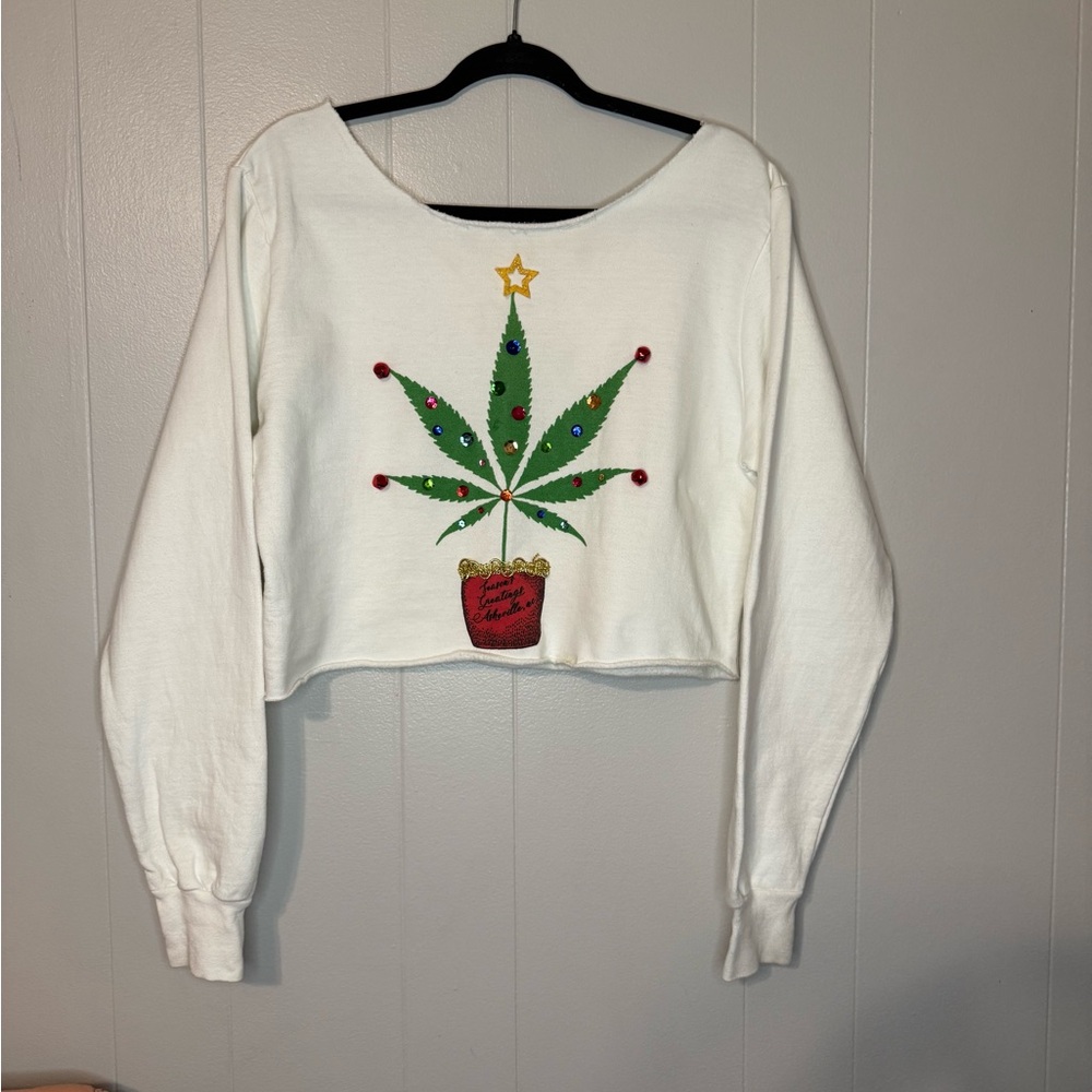 Vintage handmade christmas sweater from Asheville NC measures size M.  Crop top